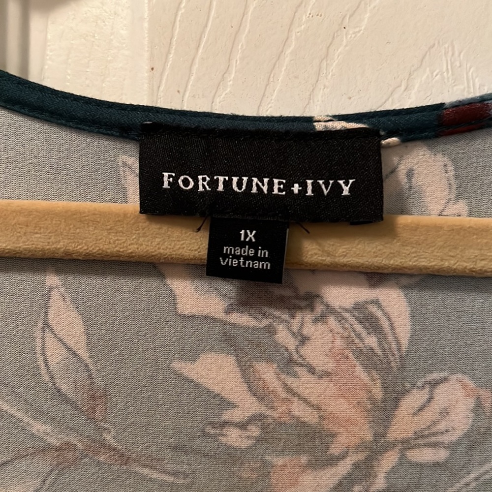 Fortune & Ivy Hi-Lo Floral Faux-Wrap Dress - Picture 4 of 6